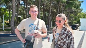 Геленджик встречает лето: солнце, тепло и  туристы на набережной