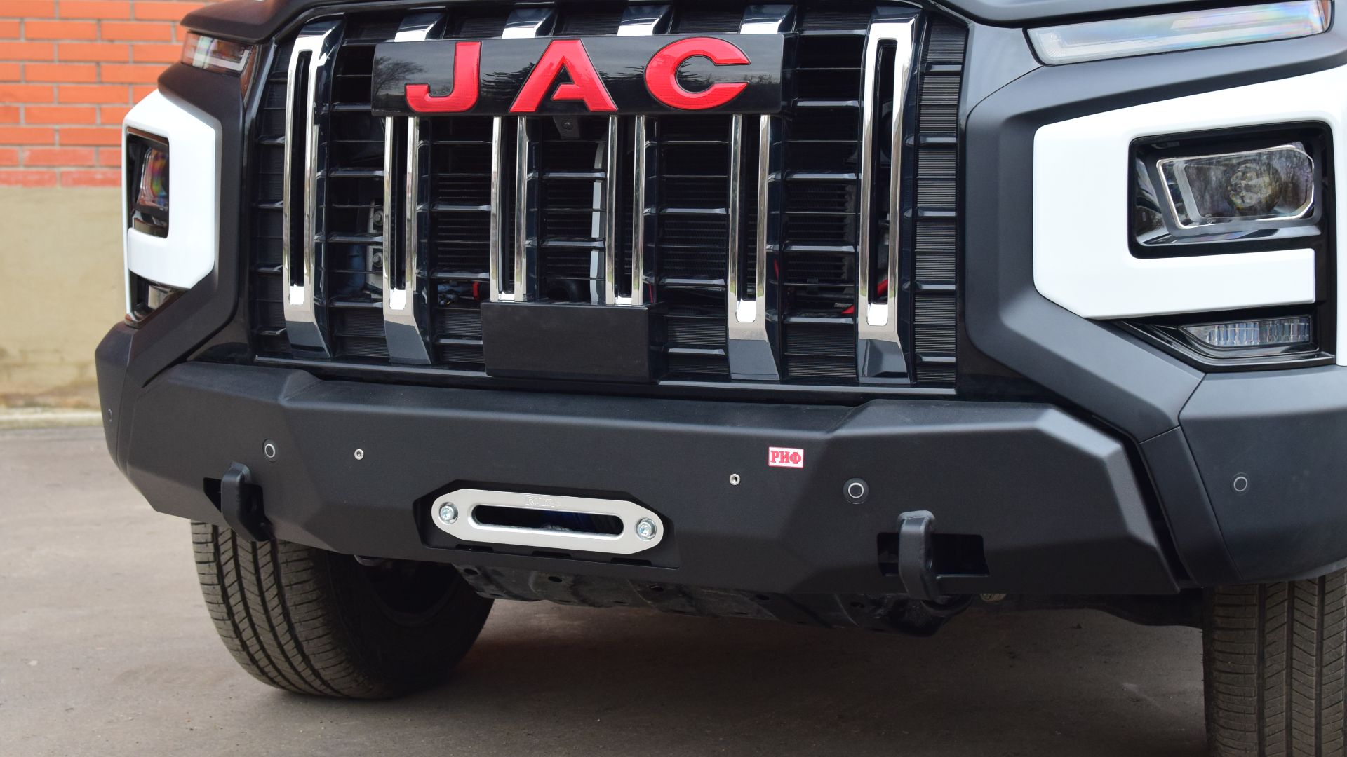 JAC T9: передний бампер и площадка лебёдки РИФ. Обзор и установка