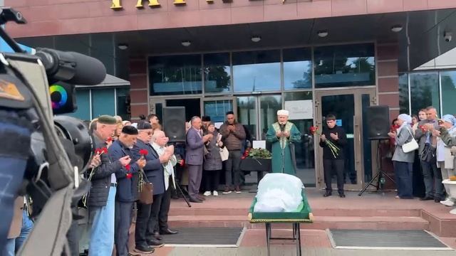 «Шәһри Казан» газетасы баш мөхәррире Радик Сабиров белән хушлашу мәрасиме