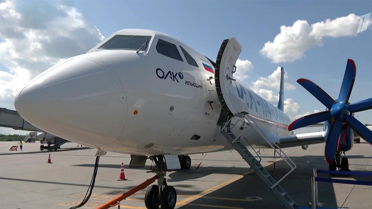 Новейший российский самолет Ил-114-300 показали гостям и участникам ПМЭФ. смотреть онлайн