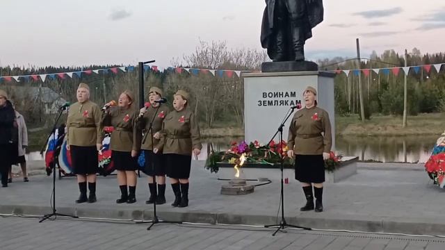 С Днем Победы! Порадовали артисты из Большевика! смотреть онлайн