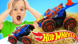 Соревнование игрушечных монстр-траков «Акулы против динозавров»