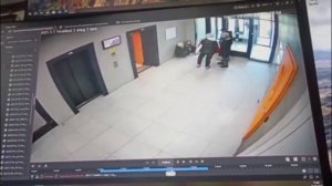 Нападение с перцовым баллончиком в подъезде