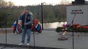С Днем Победы! В праздничном концерте в честь Победы в Великой Отечественной войне было много песен.