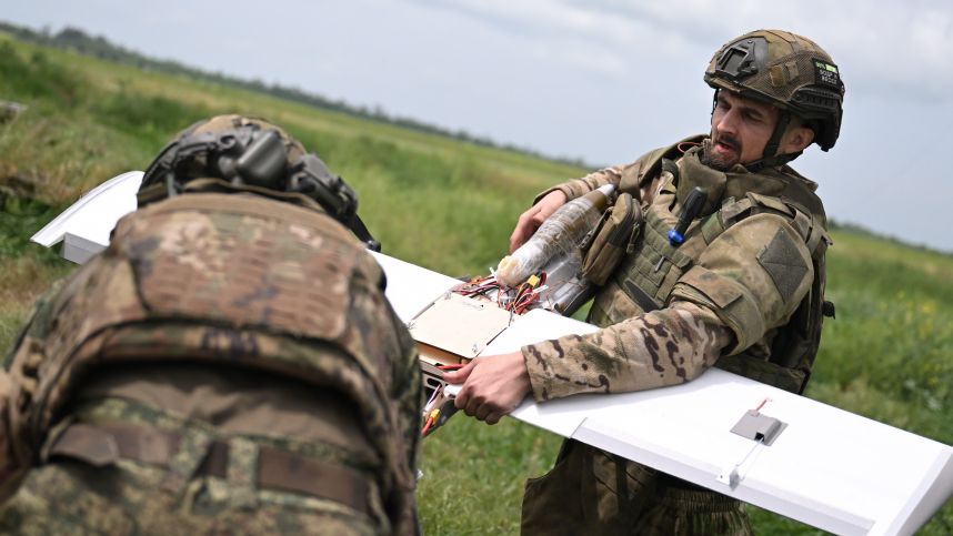 Российские дроноводы уничтожили укрытие боевиков ВСУ. Лучшее видео из зоны СВО