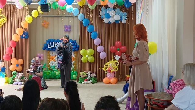 Поехала к офтальмологу, у подруги выпускной 🎓 03-06-2026 смотреть онлайн