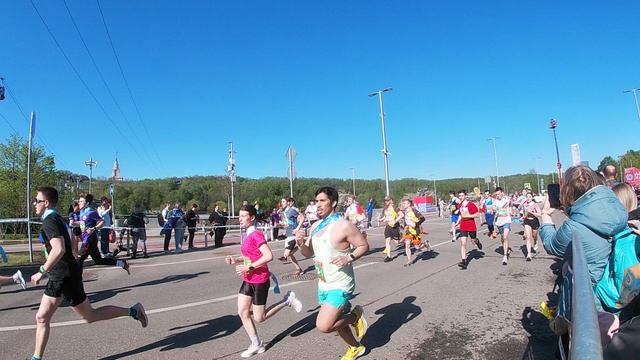 Московский полумарафон 2024. Старт элиты, эстафеты и кластера A на дистанции 21 км