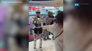 Робот с калужского стенда уронил груз на ПМЭФ