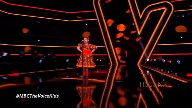 От Эмиратов до родных .....  Девочка исполняет «Калинка», и в этот момент расстояния просто исчезают