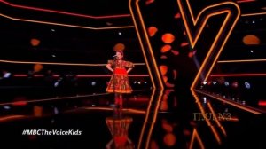 От Эмиратов до родных .....  Девочка исполняет «Калинка», и в этот момент расстояния просто исчезают