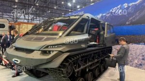 Российский вездеход-амфибия покоряет бездорожье.

На стенде «Сила России» на ПМЭФ-2026 представили V