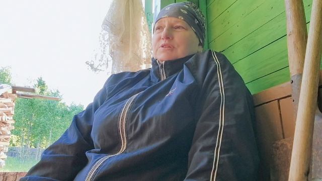 Подготовка веток к зжиганию в печи.