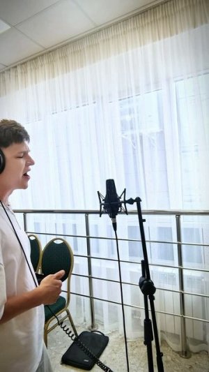 Когда в дуэте кто-то только танцует)