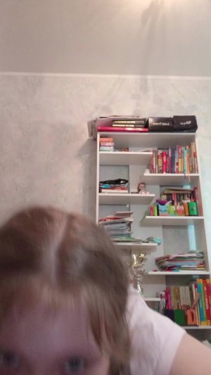 майка готова на показ