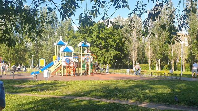 ДЕТИ НА ПЛОЩАДКЕ смотреть онлайн