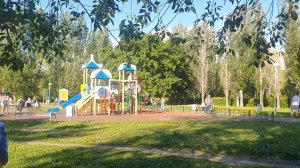 ДЕТИ НА ПЛОЩАДКЕ