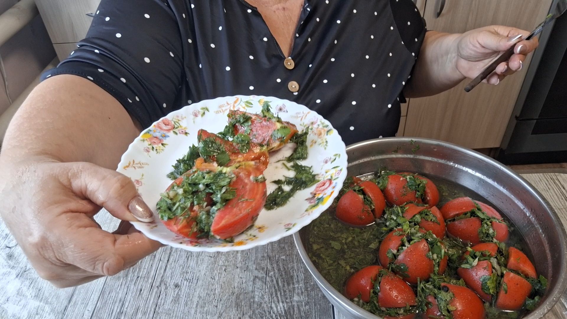 НАЧИНЁННЫЕ ЗАКУСОЧНЫЕ, МАРИНОВАННЫЕ ПОМИДОРЫ НА ПРАЗДНИЧНЫЙ СТОЛ.
