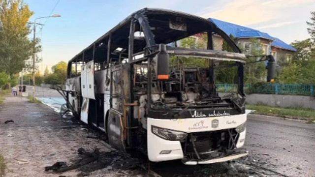 ‼️🇺🇦🇷🇺 Враг атаковал автобус"Москва - Симферополь" в Енакиево ДНР, погибли 7 человек, 11 ранено смотреть онлайн
