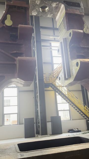 Корпус для самого большого в мире ковочного молота. МПЧ 36 тонн, энергия удара 910 кДж.