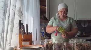 выгнали поросей в загон/ подрыхлила чеснок/ поставила кашу в автоклав