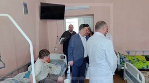 Представители Народного Совета и ветераны Донбасса навестили детей в травматологии Донецка