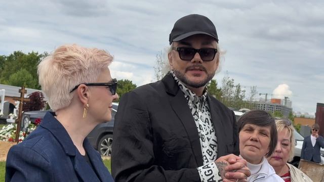 МНЕ СНИТСЯ АЛЛА ПУГАЧЁВА ... ФИЛИПП КИРКОРОВ НА МОГИЛЕ ОТЦА В ДЕНЬ ПАМЯТИ ДАЛ БОЛЬШОЕ ИНТЕРВЬЮ смотреть онлайн
