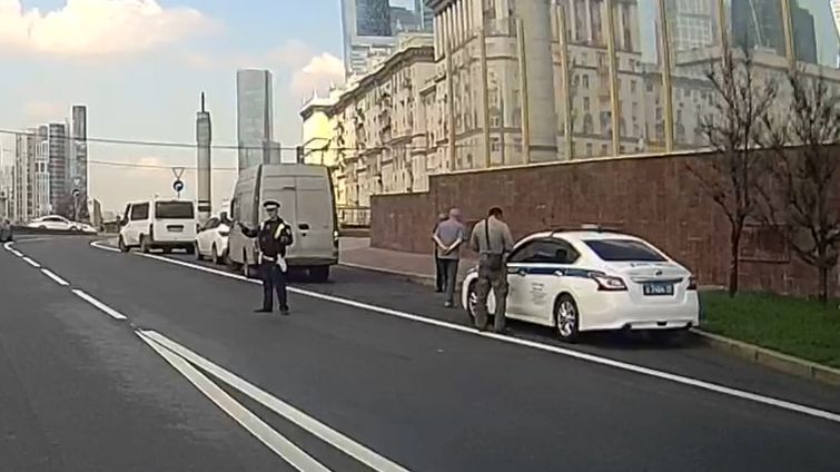 Денисов привлечен за остановку для проверки документов