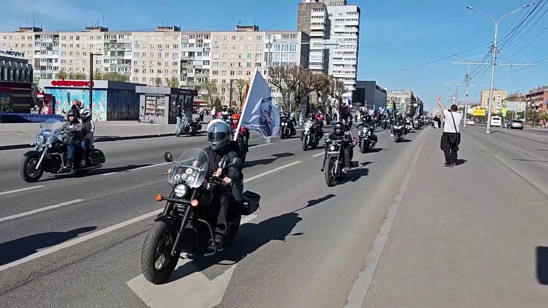 ЖИТЕЛИ ЦЕНТРА КРАСНОЯРСКА ЖАЛУЮТСЯ НА НОЧНОЙ РЕВ ОТ МОТОЦИКЛОВ смотреть онлайн