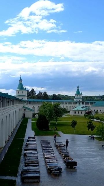 Вид с крепостной стены в Новом Иерусалиме. 1 июня