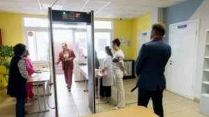 🤬Школьницу заставили писать ЕГЭ без трусов. 

В Петербурге произошёл казус с нижним бельём