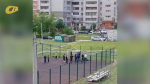 ЖИТЕЛИ 12 «А» МИКРОРАЙОНА ПОЖАЛОВАЛИСЬ НА НЕЦЕЛЕВОЕ ИСПОЛЬЗОВАНИЕ СПОРТПЛОЩАДКИ МОЛОДЕЖЬЮ