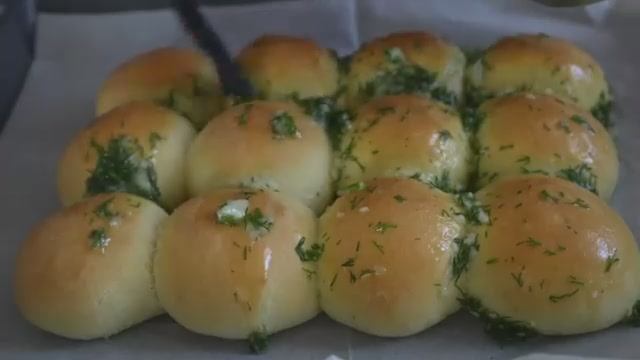 Вкуснейшие чесночные Пампушки к борщу Пампушки с чесноком из дрожжевого теста! смотреть онлайн