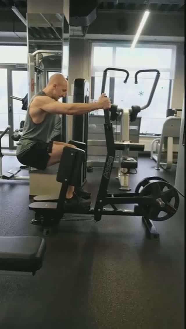Разведение ног стоя на свободных весах Gymleco 062. Обзор.