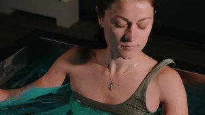 Ледяная купель оказывает охлаждающий лечебный эффект на мышцы