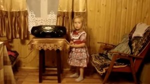 Яна и прабабушка Тома а Михнево на даче.