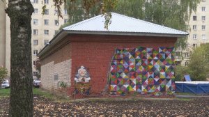 Написал картину во дворе