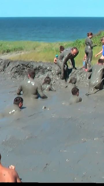 Плевак — общий вид грязевого вулкана. Кучугуры 🌋