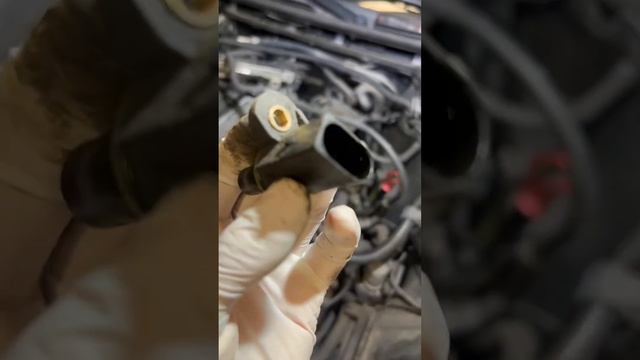 BMW E46 316i троит двигатель. Глохнет на горячую. Замена датчика коленвала!! смотреть онлайн