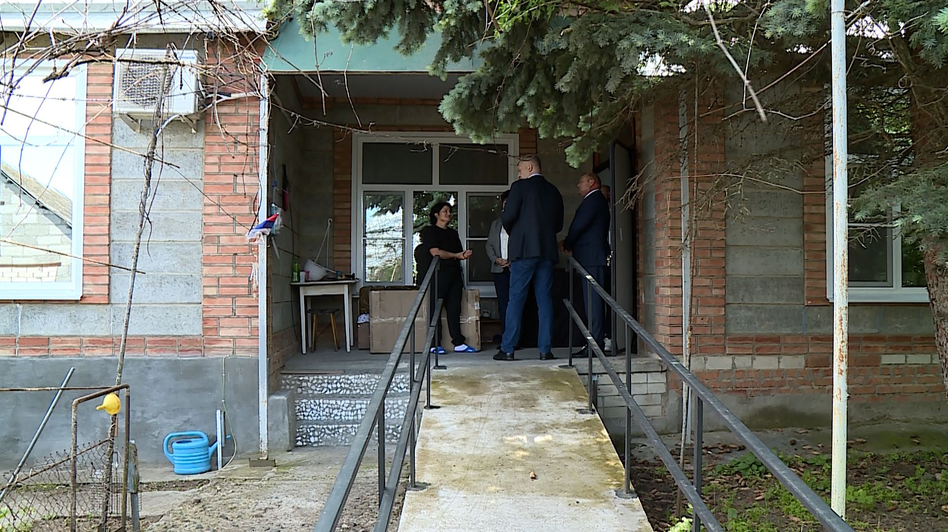 В Александровском округе вдове ветерана СВО помог депутат Госдумы
