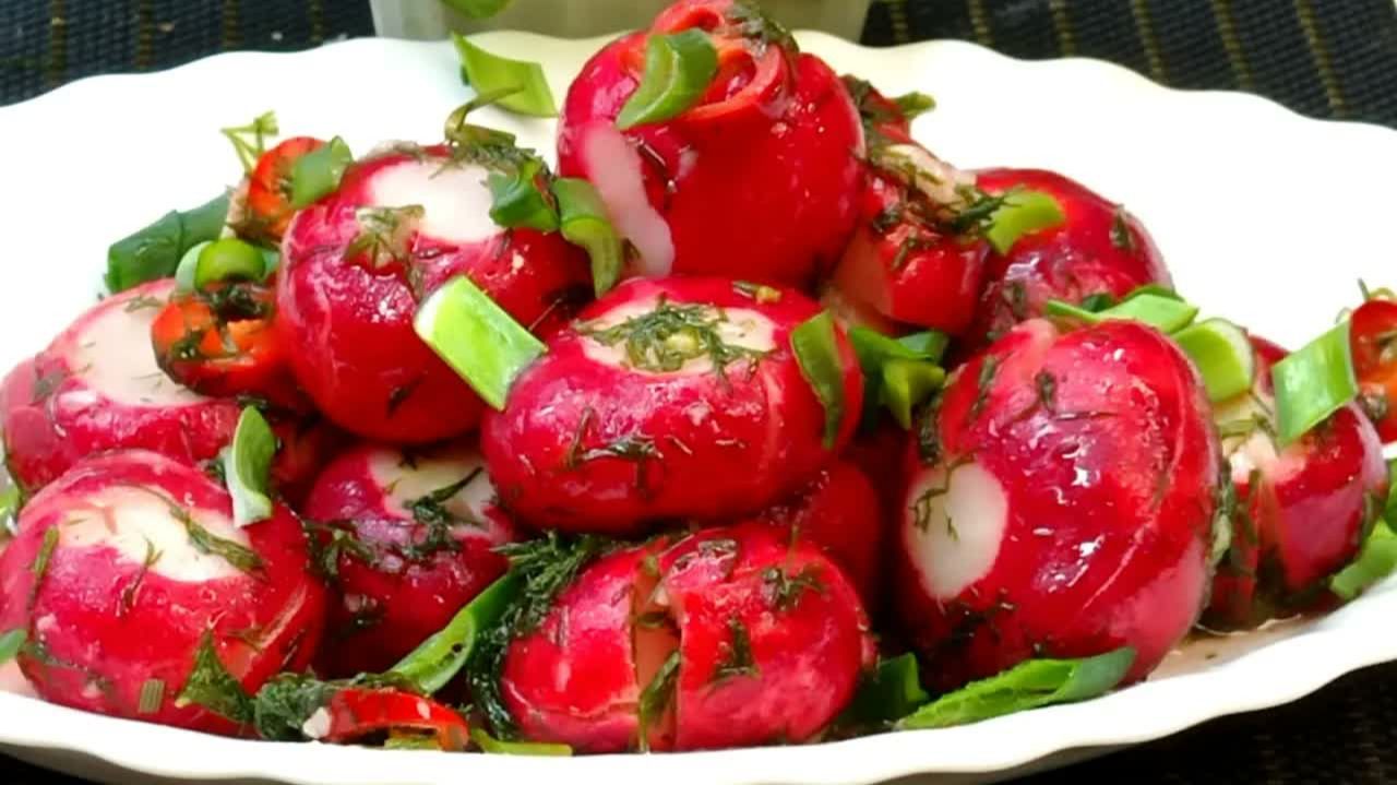 МАРИНОВАННЫЙ РЕДИС. БИТАЯ РЕДИСКА— Закуска, которую съедят Первой! Просто, Быстро и Очень Вкусно смотреть онлайн
