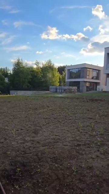 Установили автополив на частном обьекте .