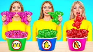 Едим Без рук vs Одной рукой vs Двумя руками Челлендж # Битвы с едой от Friendly DO