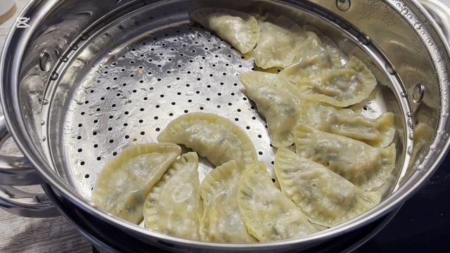 У нас гости, отдыхаем с самоваром, еду на процедуры, обзор кадочного огорода и сада смотреть онлайн