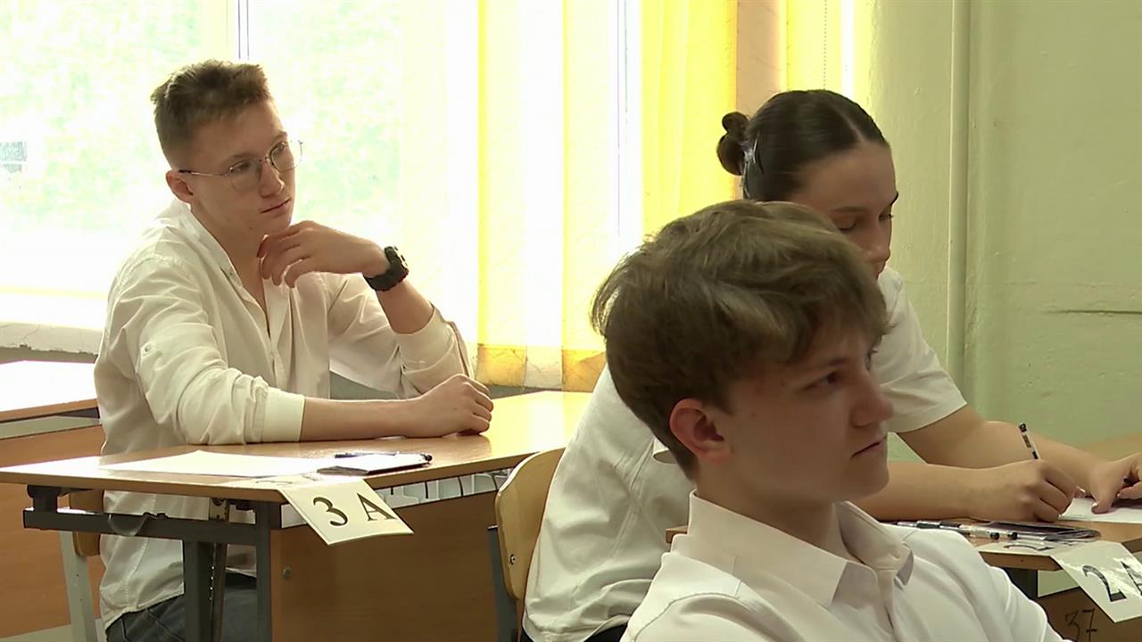 650 тысяч выпускников сдают Единый госэкзамен по русскому языку. смотреть онлайн