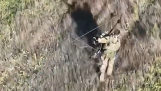 🔴Русский солдат затрофеил украинский дрон🔴 смотреть онлайн