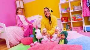 Майя устраивает пижамную вечеринку для Беби Бон и игрушек