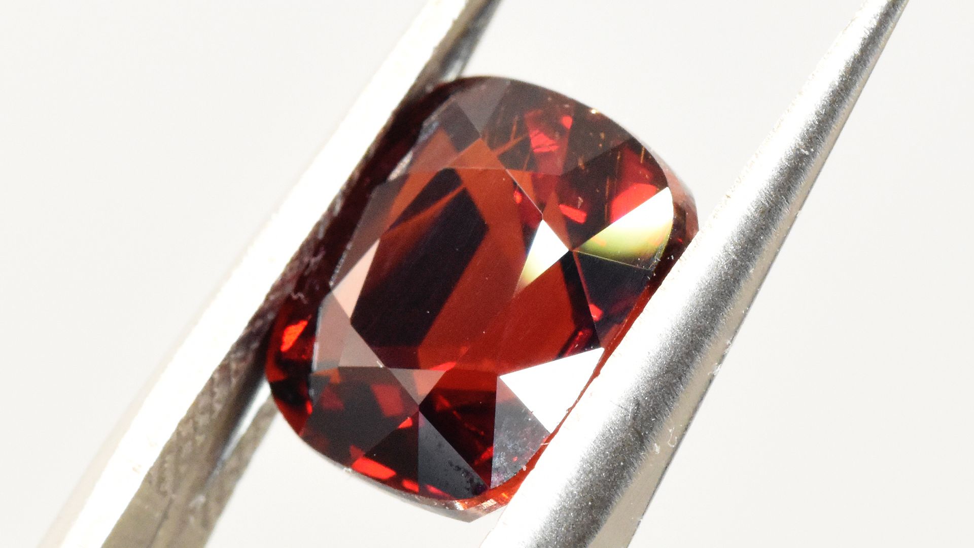 Гранат Спессартин 4.41 Ct. кушон (Нигерия)