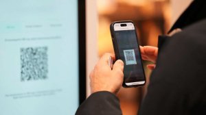 С 1 сентября в России введут универсальный QR-код для безналичной оплаты покупок