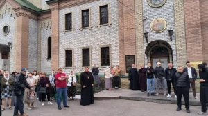 ‼️🇺🇦🏴☠️ Свято-Троицкий храм в Кременчуге пытаются захватить полицаи и люди в форме ВСУ