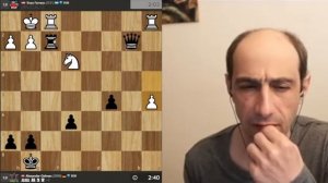 Он нашел спасение и жертвует ферзя